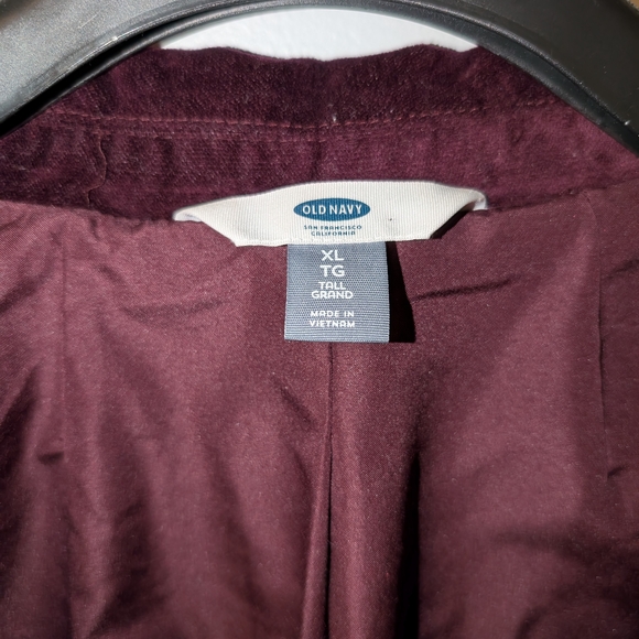 Women's Velvet Jacket in Rich Burgundy - Picture 3 of 6